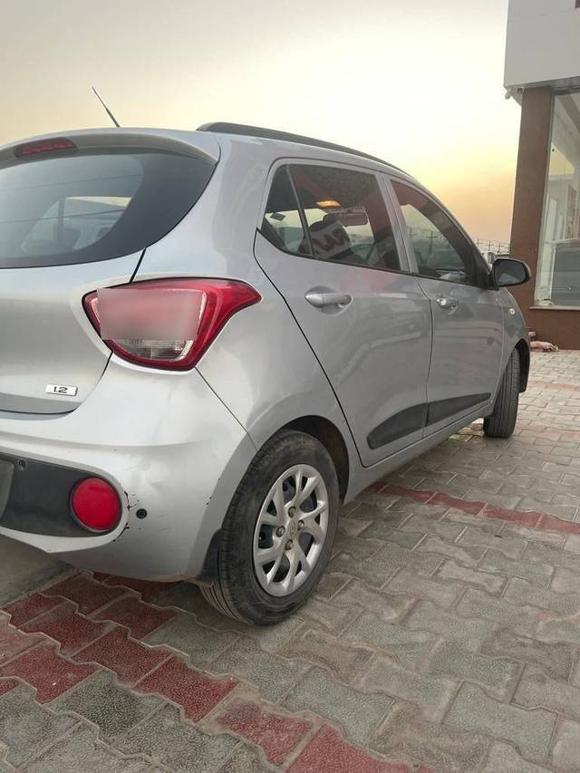 https://images10.gaadi.com/usedcar_image/4547450/original/processed_591c9171d9dc405d7d548312319c8683.jpg?imwidth=6402