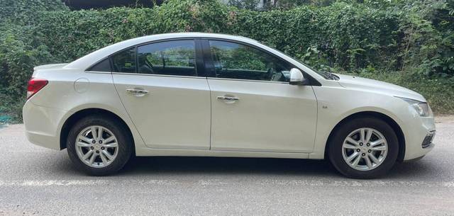 https://images10.gaadi.com/usedcar_image/4547452/original/processed_f3338817b48b3f1b33a428c184da9f75.jpg?imwidth=6401