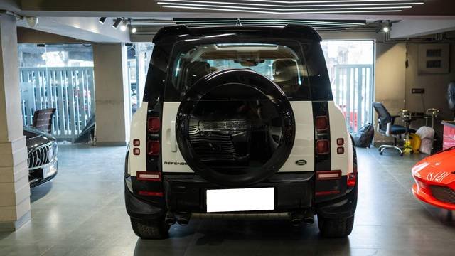 https://images10.gaadi.com/usedcar_image/4547456/original/processed_e523f137962568ecf2dee24a7e08686e.jpg?imwidth=6401