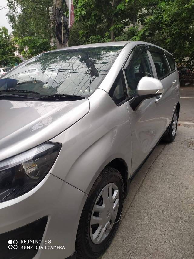 https://images10.gaadi.com/usedcar_image/4547460/original/processed_a54aec3dc792994aa0fde3932ff502ad.jpg?imwidth=6402