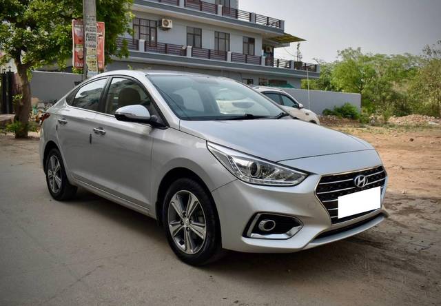 https://images10.gaadi.com/usedcar_image/4547466/original/processed_30e6c419f3280f37ebad8b655ae6e7e3.jpg?imwidth=6400