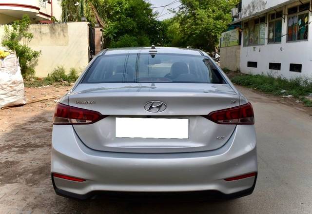 https://images10.gaadi.com/usedcar_image/4547466/original/processed_62245ac20f2cd2f5520247bc5794af20.jpg?imwidth=6402