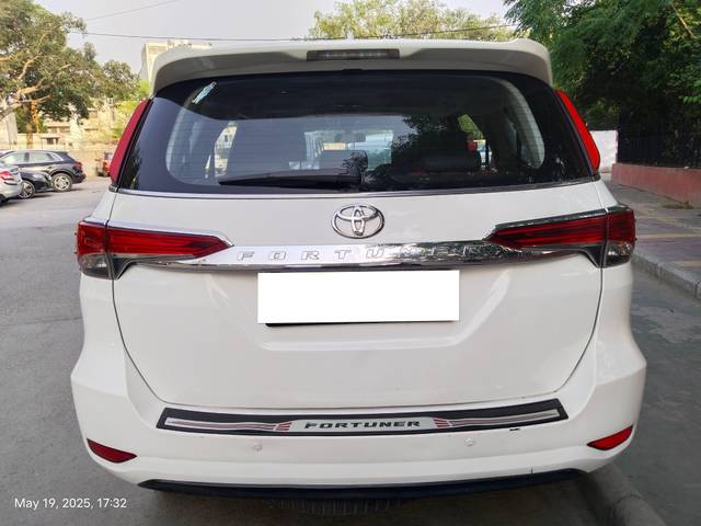 https://images10.gaadi.com/usedcar_image/4547495/original/processed_7148732bf6b2a941a169e0ef84a248ec.jpg?imwidth=6401