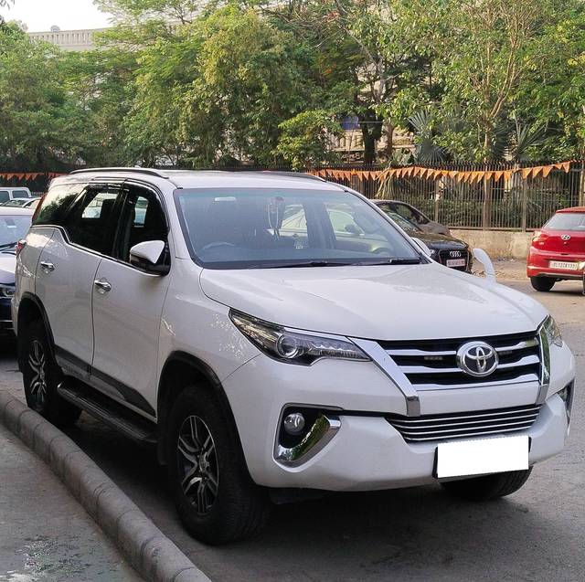 https://images10.gaadi.com/usedcar_image/4547495/original/processed_fc44a6485e2442ecbc0fcc9c422635f1.jpg?imwidth=6400