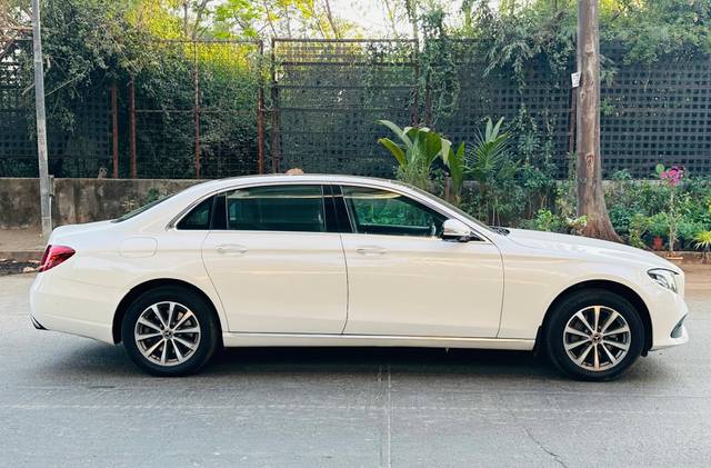 https://images10.gaadi.com/usedcar_image/4547569/original/processed_04762099-f6eb-4405-bda2-fbf2b56c7128.jpg?imwidth=6401