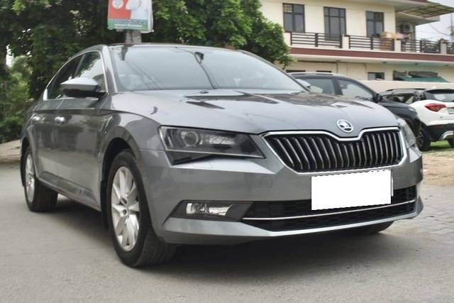 https://images10.gaadi.com/usedcar_image/4547595/original/processed_14ed180eeb89629234f07f68cc663020.jpg?imwidth=6400