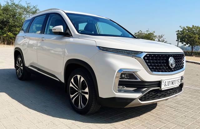 https://images10.gaadi.com/usedcar_image/4547602/original/3f84c310c69147923305796b65836657.jpg?imwidth=6400