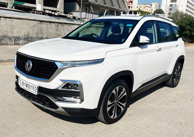 https://images10.gaadi.com/usedcar_image/4547602/original/6b7b37013e16d7561594a85fdab5640e.jpg?imwidth=6401