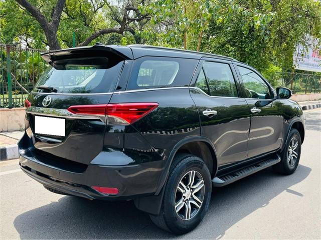 https://images10.gaadi.com/usedcar_image/4547603/original/processed_1e2d858a9a65bd44bcffa835c3e1dbaa.jpg?imwidth=6402