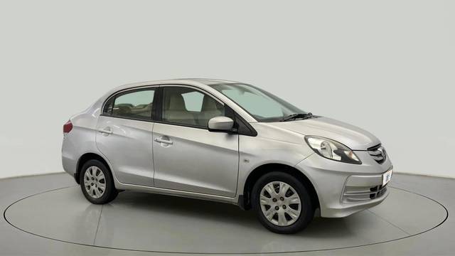 https://images10.gaadi.com/usedcar_image/4547612/original/fa69d6ea7f98da9dc18afaa6070212aa.jpg?imwidth=6400