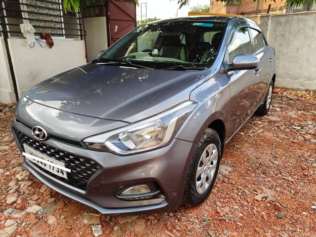 https://images10.gaadi.com/usedcar_image/4547625/original/processed_138926e6cff320169fbe7dbb9795556c.jpg?imwidth=6402