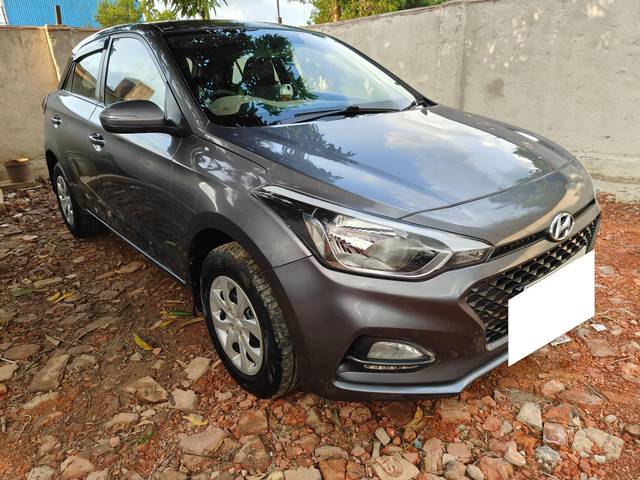 https://images10.gaadi.com/usedcar_image/4547625/original/processed_6b94d87f4ae76033c88bf76656ca0d54.jpg?imwidth=6400