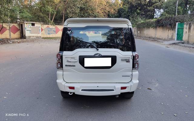 https://images10.gaadi.com/usedcar_image/4547627/original/processed_5b95ba2a-e97d-492b-a509-169268a1ac9d.jpg?imwidth=6402