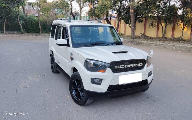https://images10.gaadi.com/usedcar_image/4547627/original/processed_72ecc485-191c-4680-b039-c211cfb42cb6.jpg?imwidth=6400
