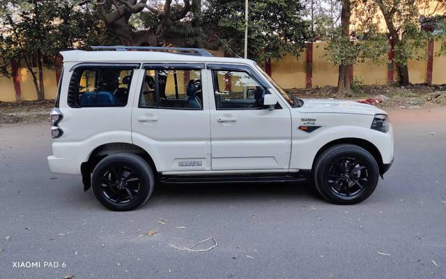 https://images10.gaadi.com/usedcar_image/4547627/original/processed_bdf82b9b-a6c2-4a84-98cc-72623a92930b.jpg?imwidth=6401