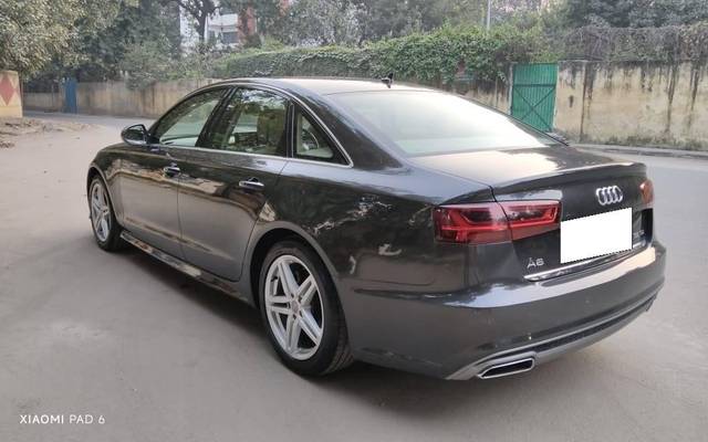 https://images10.gaadi.com/usedcar_image/4547628/original/processed_ebbebdff-7c83-401c-8f1a-9fba9edab206.jpg?imwidth=6402
