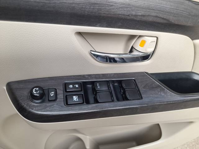 https://images10.gaadi.com/usedcar_image/4547631/original/26c8f653ac7e31703755b3eb300b78a5.jpg?imwidth=6402