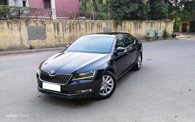 https://images10.gaadi.com/usedcar_image/4547632/original/processed_7442b7ae735f60426d7575f918f262b9.jpg?imwidth=6400
