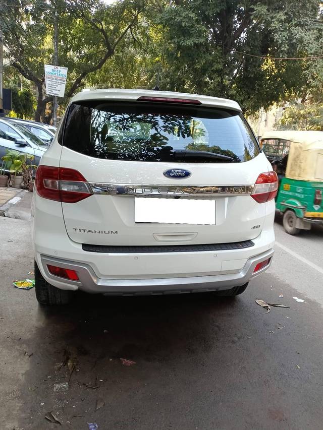 https://images10.gaadi.com/usedcar_image/4547640/original/processed_945a10200c8765d5af00f065c8e1a166.jpg?imwidth=6402