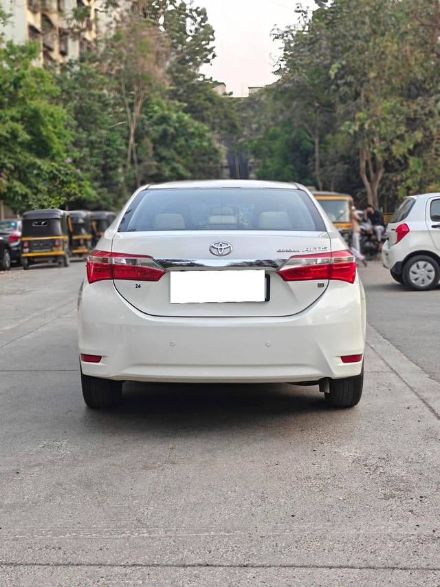 https://images10.gaadi.com/usedcar_image/4547643/original/processed_eec4aa64c58c4a1adbd42b8ce047967f.jpg?imwidth=6402