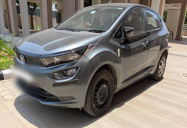 https://images10.gaadi.com/usedcar_image/4547659/original/badf7edb-aa28-42ef-9a25-232a6d549b3b.?imwidth=6402