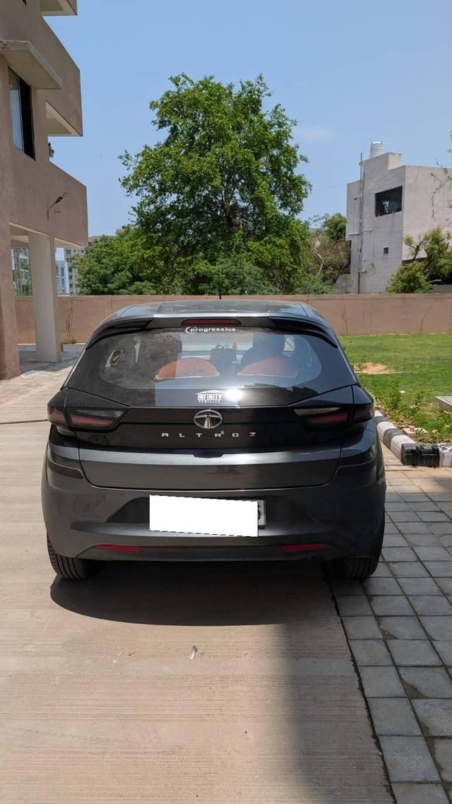 https://images10.gaadi.com/usedcar_image/4547659/original/processed_7fa5aab4-4007-449d-af9c-1662976b9437.jpg?imwidth=6401