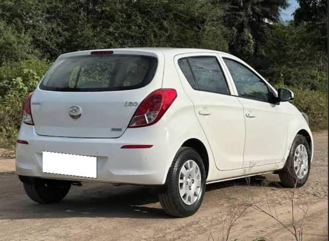 https://images10.gaadi.com/usedcar_image/4547675/original/processed_cdcb742d-dca6-48f2-b6f5-b15844a5f5fd.jpg?imwidth=6400