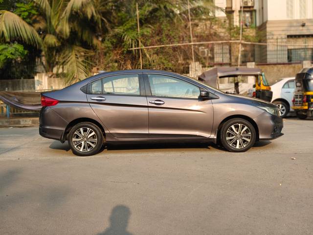 https://images10.gaadi.com/usedcar_image/4547690/original/11aa8c46b7c6c2d47a10c6c45322937a.jpg?imwidth=6401