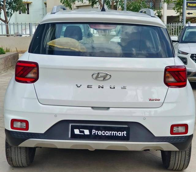 https://images10.gaadi.com/usedcar_image/4547721/original/processed_6e5a4814456a6a9e102c85c68dfa16b7.jpeg?imwidth=6402