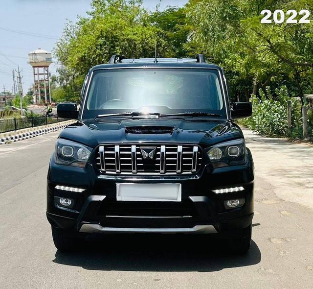 https://images10.gaadi.com/usedcar_image/4547723/original/processed_8ea7d49249b3b14ec4a72a404e9e0cd5.jpg?imwidth=6400