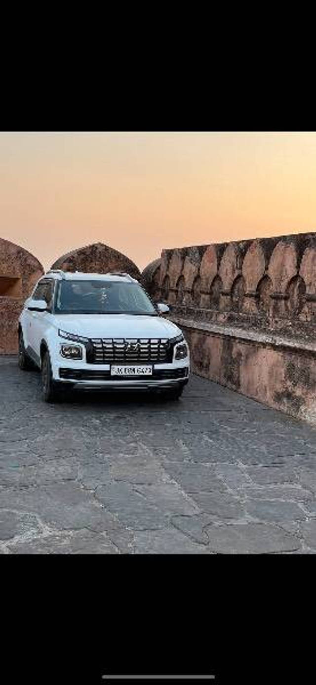 https://images10.gaadi.com/usedcar_image/4547748/original/processed_c1c8c9b6-aa08-437a-815d-c9796895904f.png?imwidth=6400