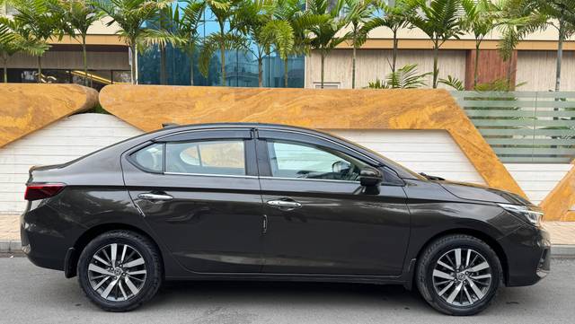 https://images10.gaadi.com/usedcar_image/4547749/original/8cb29cc489dd21ef73ef517e0271eb24.jpg?imwidth=6401