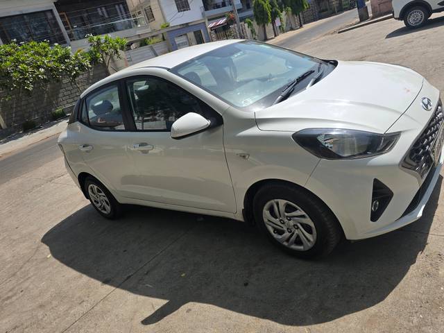 https://images10.gaadi.com/usedcar_image/4547763/original/977faf6ed09c9be8f281321edfafb7ad.jpg?imwidth=6400