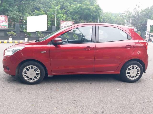 https://images10.gaadi.com/usedcar_image/4547766/original/processed_9a40885bfd886d21eba4f016181b5150.jpeg?imwidth=6402