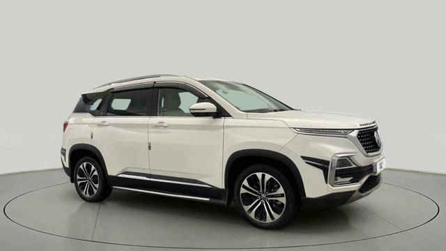 https://images10.gaadi.com/usedcar_image/4547824/original/b834be99d0738f0713bdf3557cc90c1f.jpg?imwidth=6400