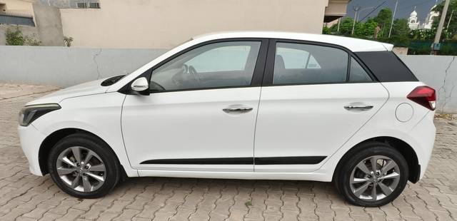 https://images10.gaadi.com/usedcar_image/4547827/original/a1fab4f162bd4df61abc7159d6a27d2c.jpg?imwidth=6402