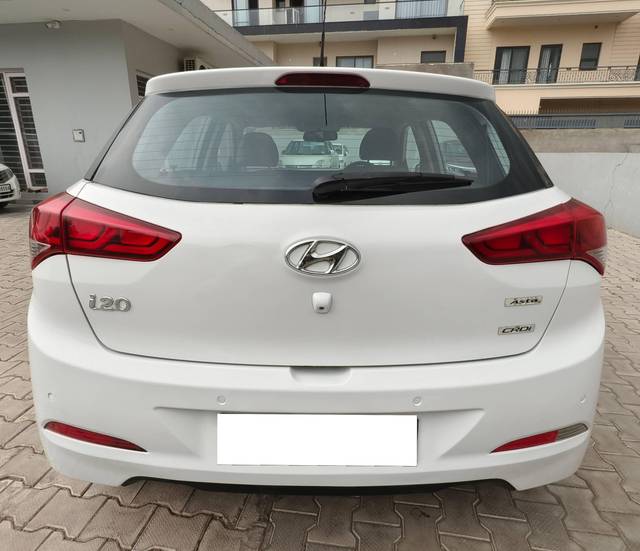 https://images10.gaadi.com/usedcar_image/4547827/original/processed_6ec5217d13a108aaf9e7202487920cfc.jpg?imwidth=6401