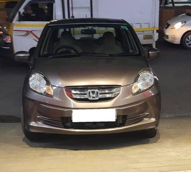 https://images10.gaadi.com/usedcar_image/4547841/original/processed_5405f80e-88b7-4060-85aa-be7e872e130c.jpg?imwidth=6400