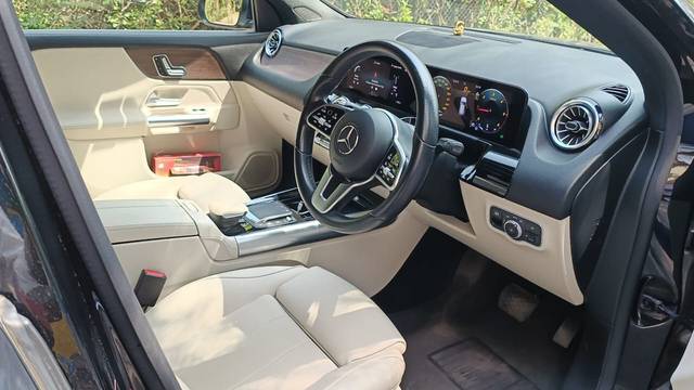 https://images10.gaadi.com/usedcar_image/4547849/original/8c3114536abc92e76fdf94ef5095f8f5.jpg?imwidth=6402