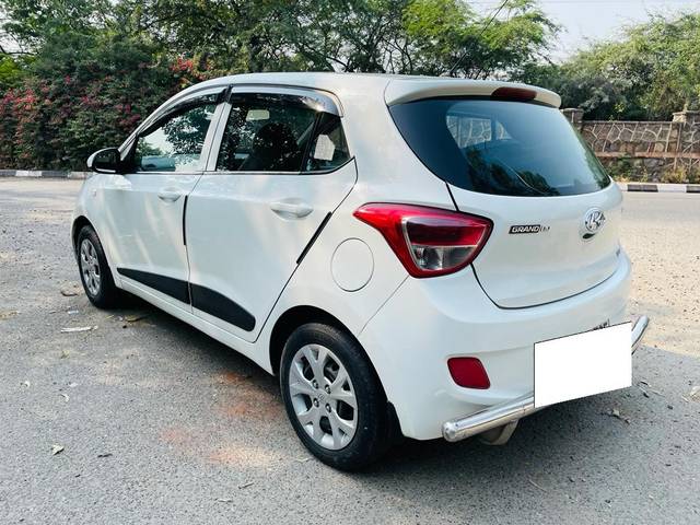 https://images10.gaadi.com/usedcar_image/4547873/original/processed_59d635dca3677776dd375da56cd6262f.jpeg?imwidth=6402