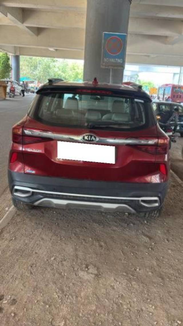 https://images10.gaadi.com/usedcar_image/4547915/original/processed_46872613-0315-48e9-8c31-1d0cfd46ed99.jpg?imwidth=6401