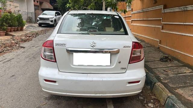 https://images10.gaadi.com/usedcar_image/4547969/original/processed_a0232fd2-b10b-4d86-aedc-68ee537e1d2f.jpeg?imwidth=6401