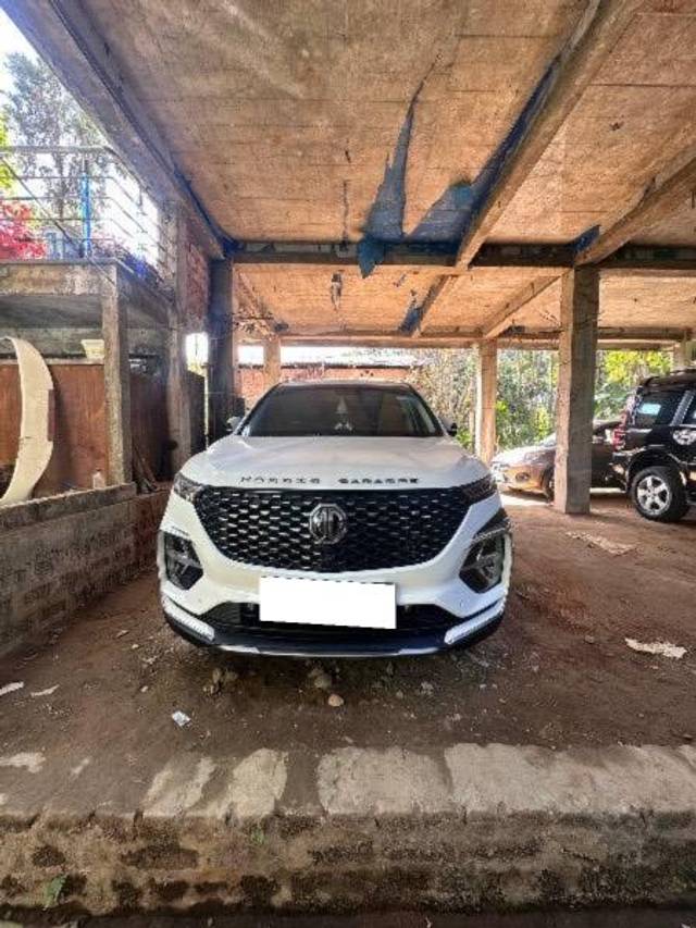 https://images10.gaadi.com/usedcar_image/4548026/original/processed_19c05caa-ae49-4b6a-b618-d69181694a8d.jpeg?imwidth=6400