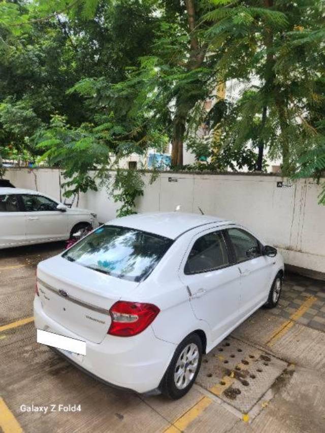 https://images10.gaadi.com/usedcar_image/4548047/original/processed_da484426-8e25-4446-8dea-741605714282.jpg?imwidth=6402