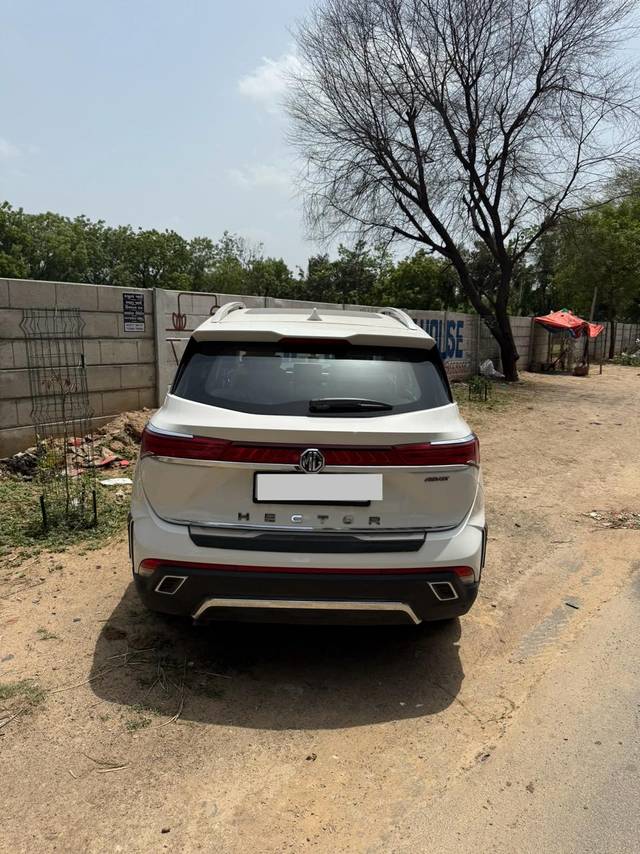 https://images10.gaadi.com/usedcar_image/4548085/original/2ea9f2d7-741b-4c1c-a466-c1273e37dc3e.jpg?imwidth=6402