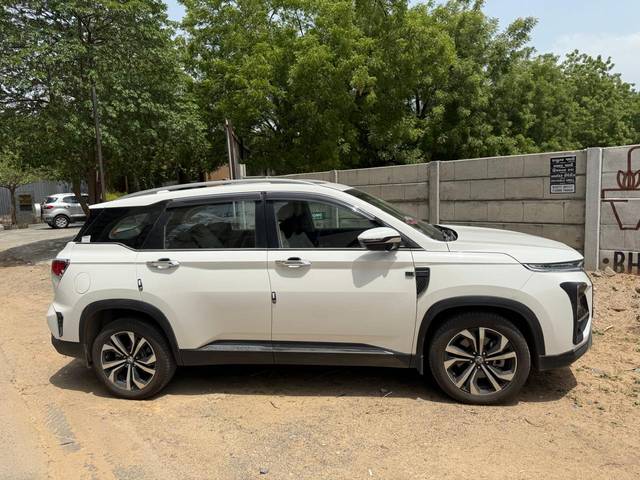https://images10.gaadi.com/usedcar_image/4548085/original/31c4c14f-2930-4379-9667-b9ab556279bb.jpg?imwidth=6401