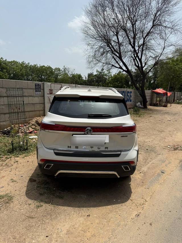 https://images10.gaadi.com/usedcar_image/4548085/original/processed_0c985e93c6c716c2ff70cfca3a33aab3.jpg?imwidth=6402