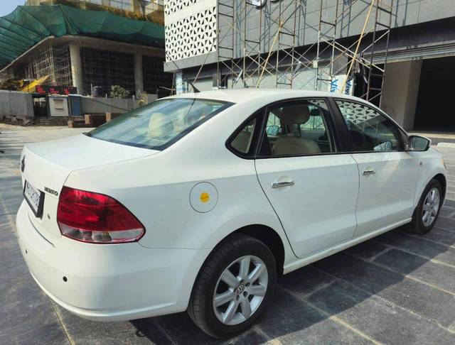 https://images10.gaadi.com/usedcar_image/4548111/original/processed_7053c1424b8f4f42cb04e4b70ab09ab7.jpg?imwidth=6402