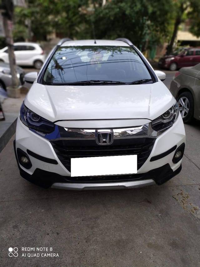 https://images10.gaadi.com/usedcar_image/4548119/original/processed_6c8683fcf94ac43d991189d61bf61a52.jpg?imwidth=6400