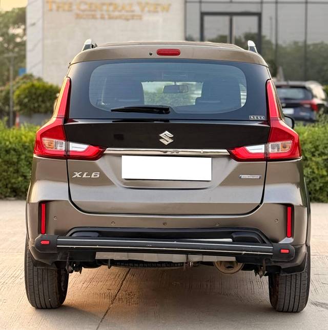https://images10.gaadi.com/usedcar_image/4548197/original/processed_966ff435a4c75c8ecc0af39b486c11f5.jpg?imwidth=6402